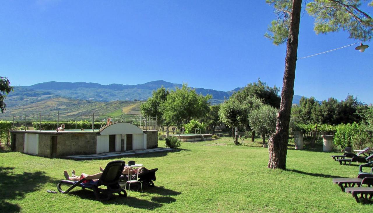 Agriturismo "Borgo Madonna Degli Angeli" - Charming Cottages In The Gardens ! 토코 다 카사우리아 외부 사진