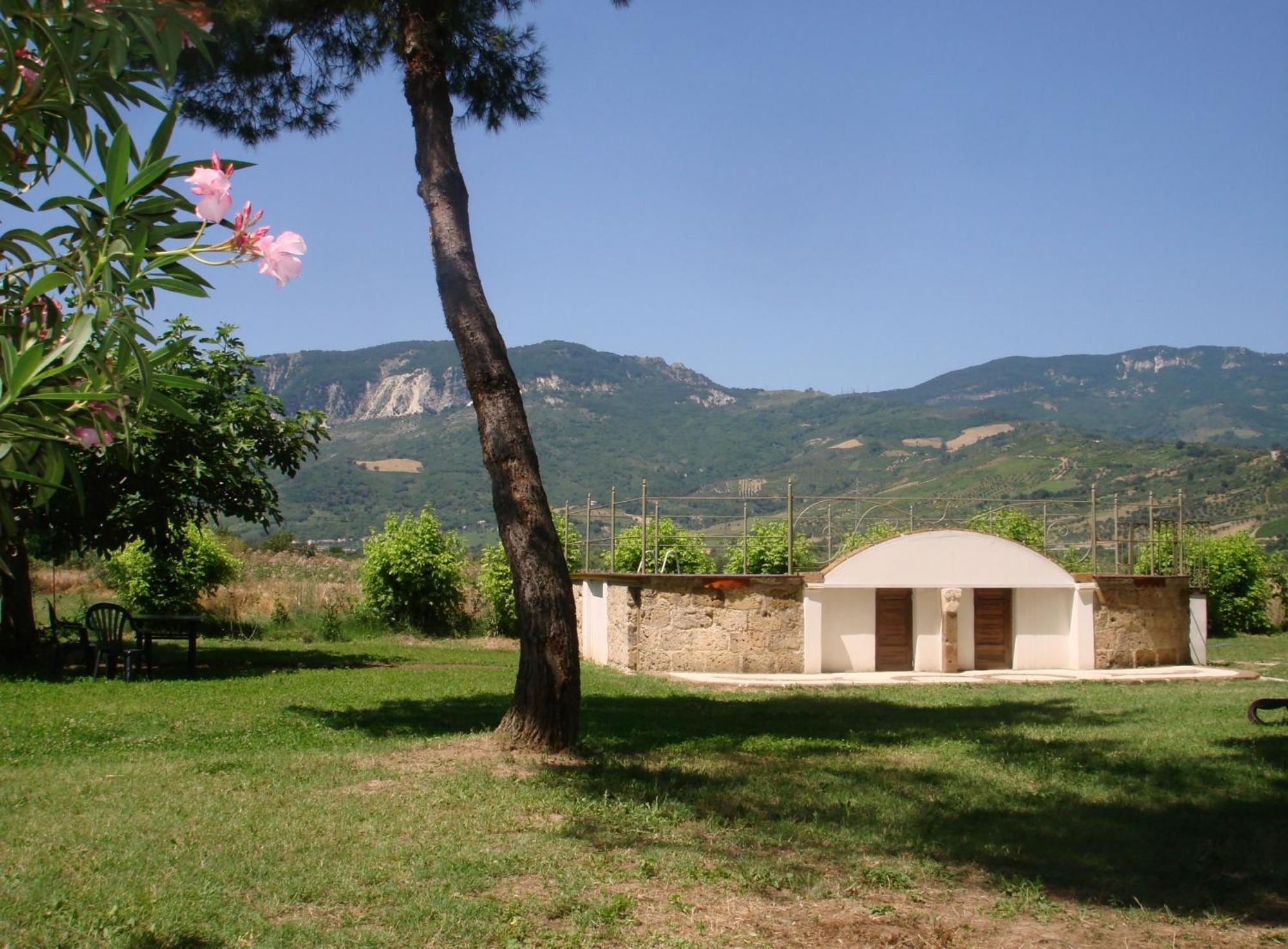 Agriturismo "Borgo Madonna Degli Angeli" - Charming Cottages In The Gardens ! 토코 다 카사우리아 외부 사진